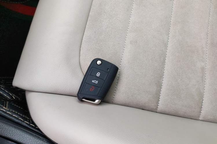 Used Volkswagen Golf 2017 230TSI Automatic Luxury Million-Vehicle Commemorative Edition