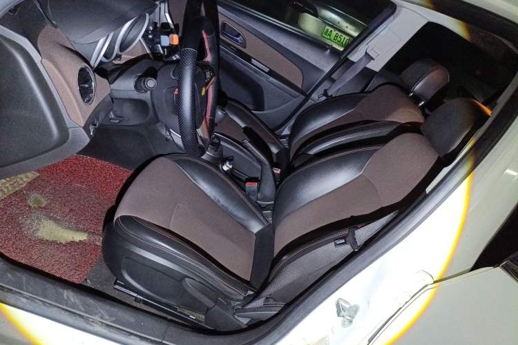 Used Chevrolet Cruze 2013 Hatchback 1.6L Manual Luxury Model
