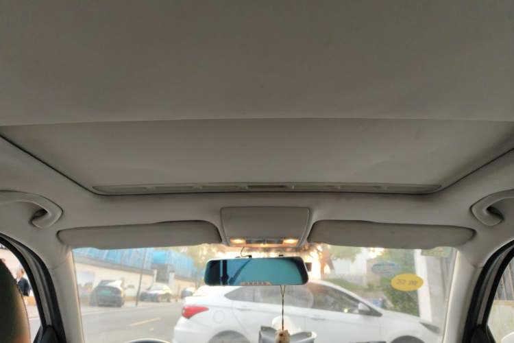 Used Volkswagen Gran Lavida 2014 1.6L Automatic Sport Edition Headliner