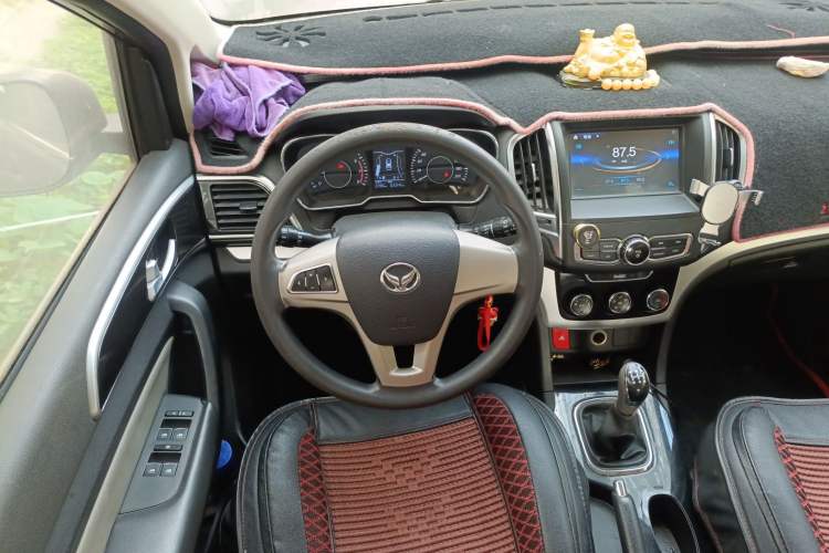 Used HYOSOW H3 2015 1.5L manual luxury version
