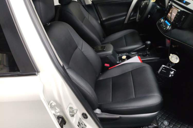 Used Toyota RAV4 2016 2.0L CVT Two-Wheel Drive Fashion Edition China V Standard