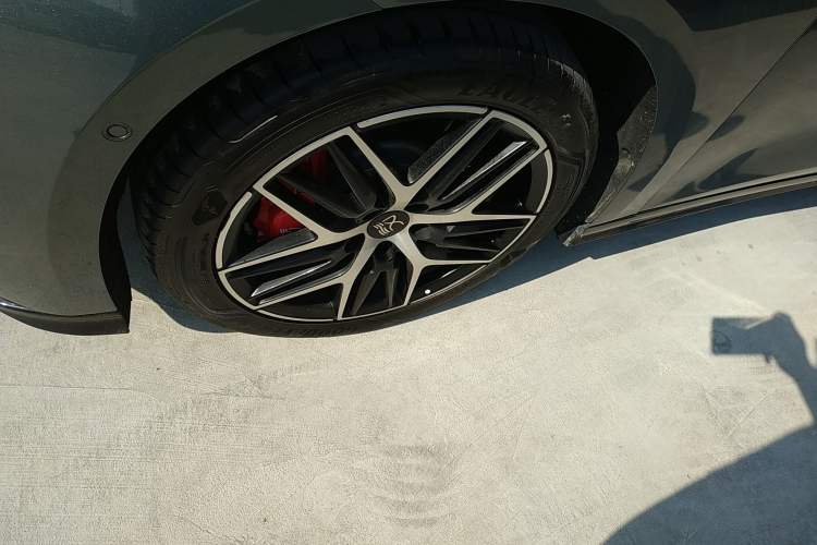 Used BYD Han L 2025 DM-p Four-Wheel-Drive LiDAR Flagship Model Left Front Wheel Hub