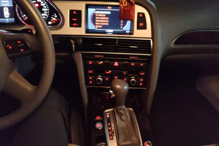 Used Audi A6L 2011 2.4L Luxury Edition Audio And AC Panel