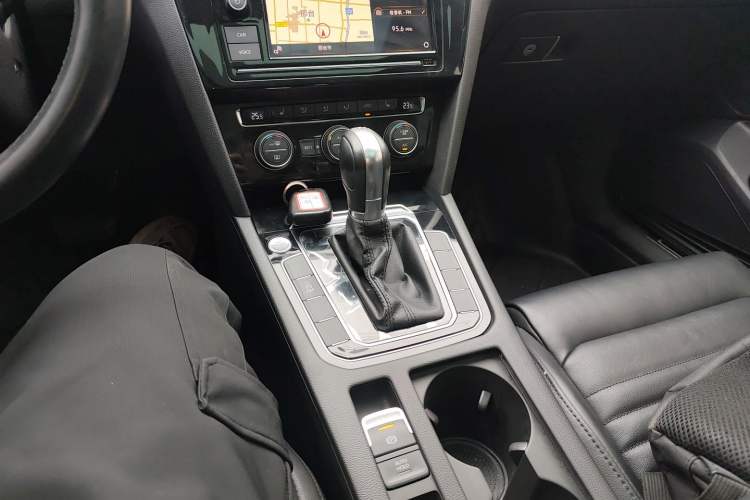 Used Volkswagen Magotan 2019 330TSI DSG Luxury Version China VI Standard Gear Lever