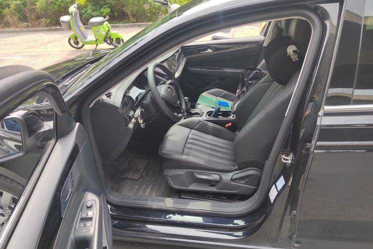 Used Volkswagen Passat 2019 280TSI Business Edition China VI Left Front Seat