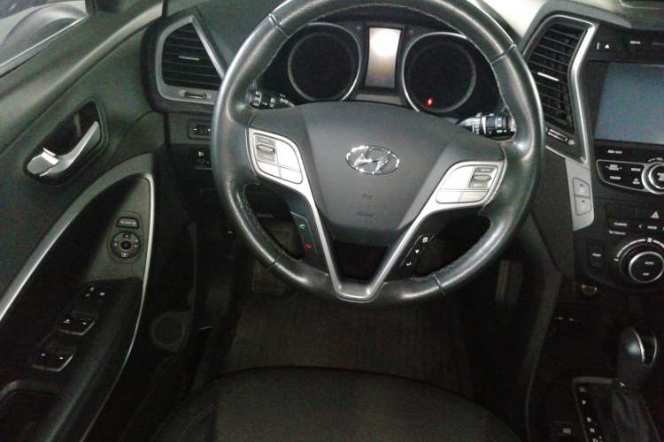 Used Hyundai Santa Fe 2015 2.0T Automatic All-Wheel Drive Smart Version 5 Seats