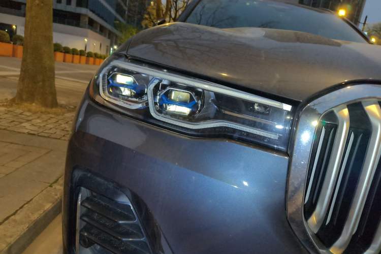 Used BMW X7 2021 xDrive40i Luxury Package with Premium Features