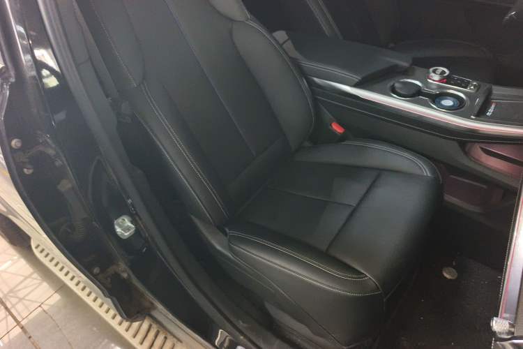 Used Cadillac XT5 2026 Model 2.0T Luxury Edition Right Front Seat