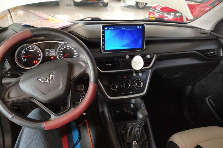 Used Wuling Hongguang S3 2018 1.5L Manual Standard Version China V Standard Center Console