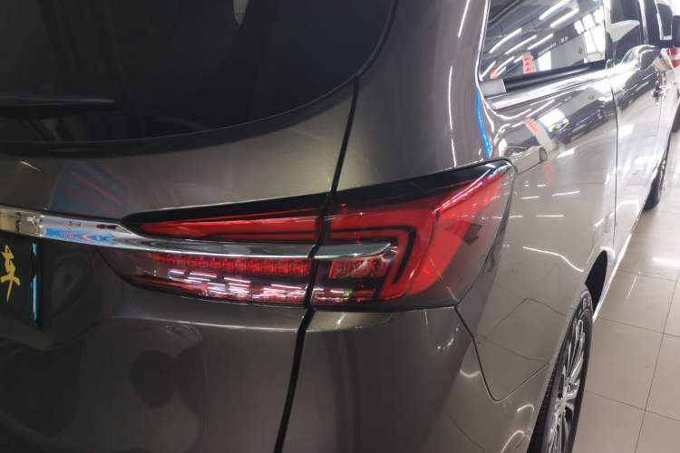 Used Buick GL8 2023 Facelifted Land Cruiser Executive Luxury Version