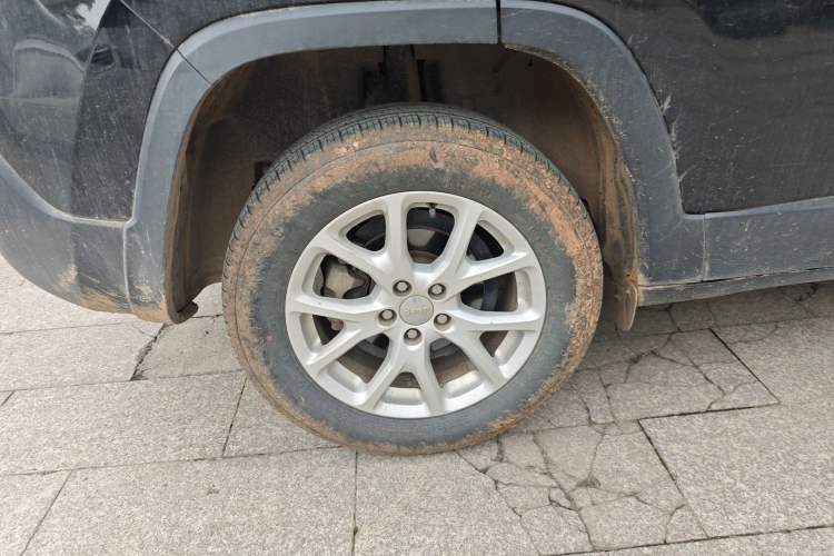 Used Jeep Cherokee 2016 2.0L Superior Edition Right Rear Wheel Hub