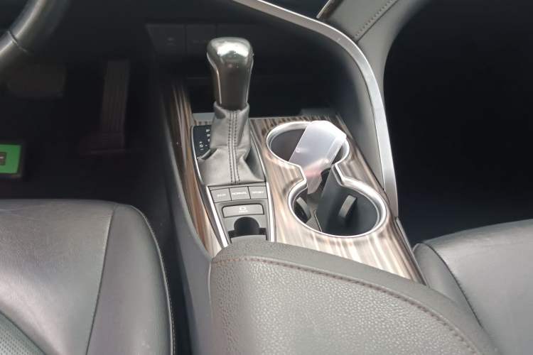 Used Toyota Camry 2018 2.5G Luxury Edition Gear Lever