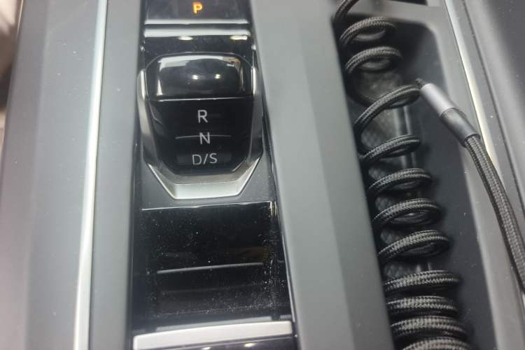 Used Volkswagen Golf 2023 Facelift 280TSI DSG R-Line Gear Lever