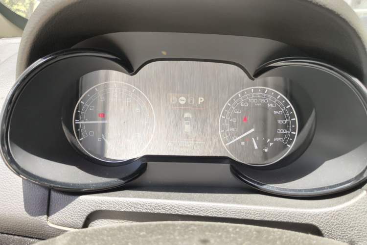 Used Dongfeng Fengdu MX5 2016 2.0L Automatic Flagship Edition
