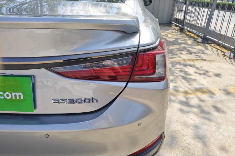Used Lexus ES 2021 300h F SPORT Right Rear Taillight