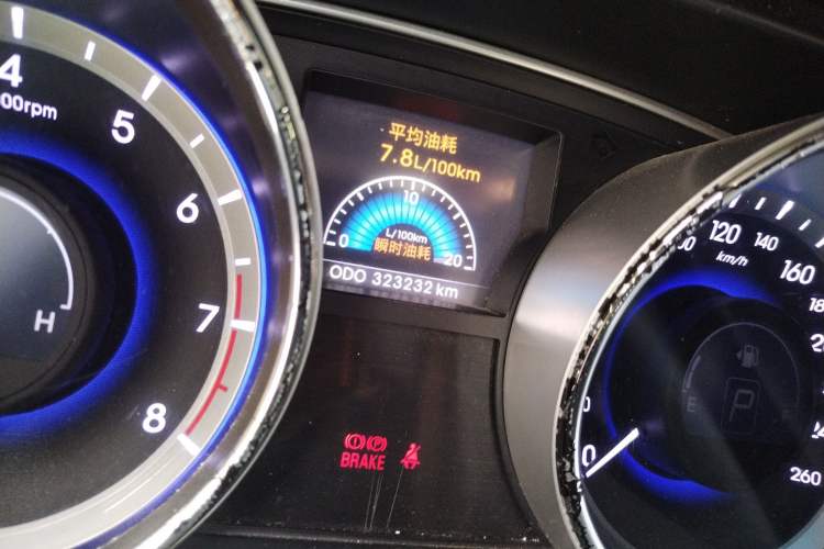 Used Hyundai Sonata 2011 2.0L Automatic Supreme Edition Odometer Close Up