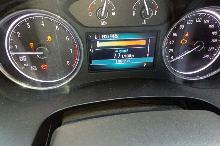 Used Buick LaCrosse 2016 20T Elite Edition Odometer Close Up