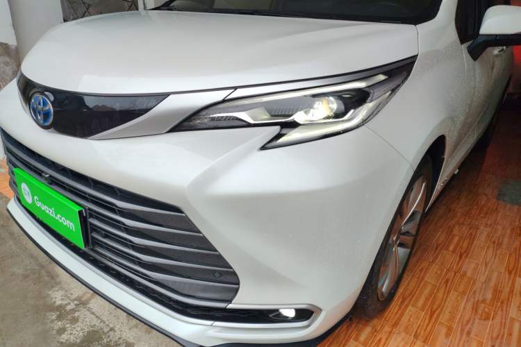 Used Toyota SIENNA 2023 2.5L Hybrid Ultimate Edition