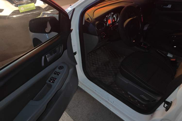 Used Ford Focus 2013 Hatchback Classic 1.8L Automatic Base Model Driver Seat