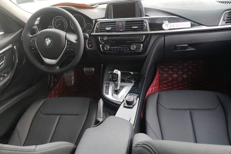 Used BMW 3 Series 2016 316i Fashion Model Center Console