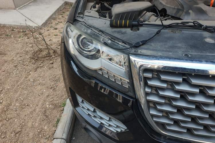 Used Haval H8 2017 2.0T Gasoline Two-Wheel Drive Smart Edition Right Front Headlight