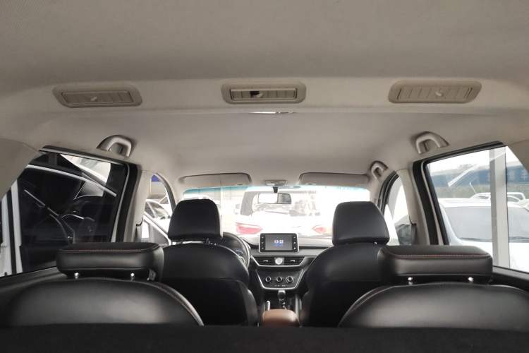 Used Wuling Hongguang S3 2018 1.5L Manual Comfort Model China V Standard
