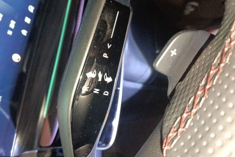 Used Buick Century 2023 2.0T Seven-Seater Yinshi Edition Gear Lever