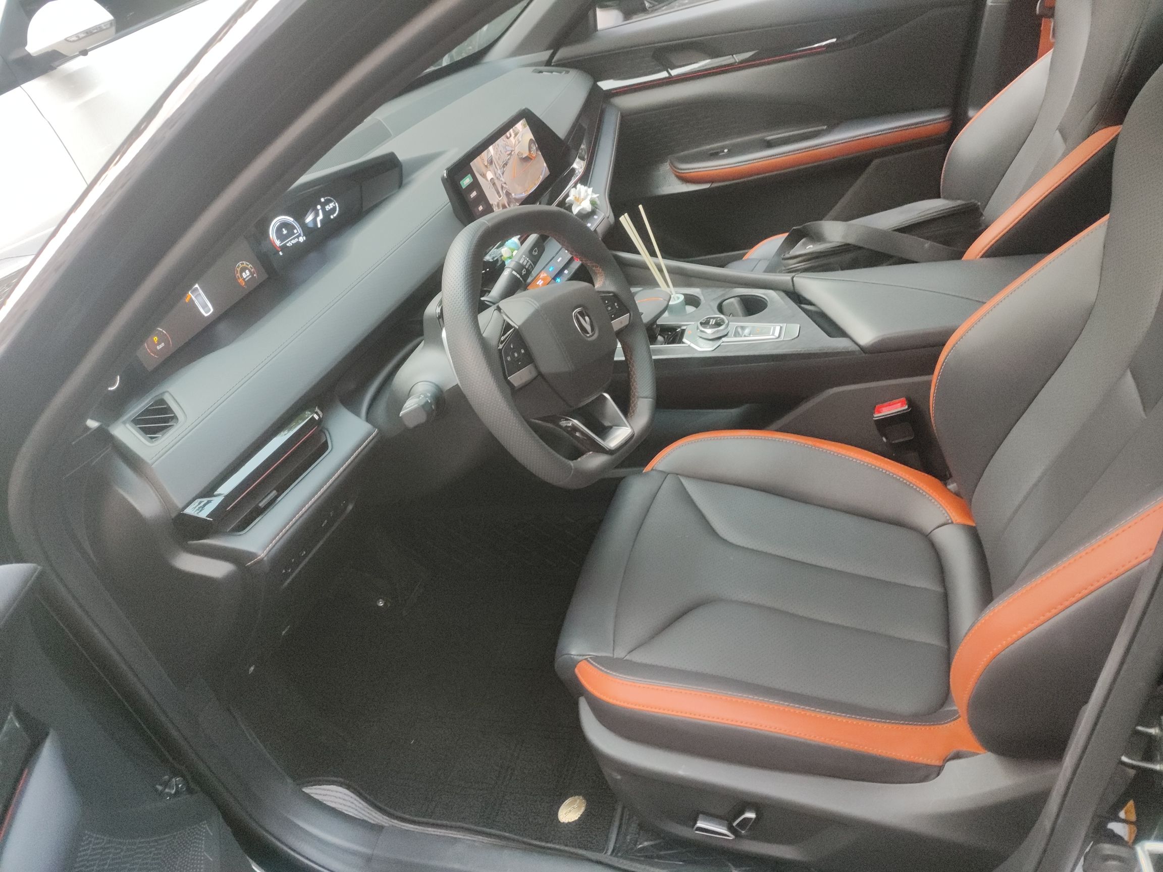 المقاعد الأمامية داخل السيارة