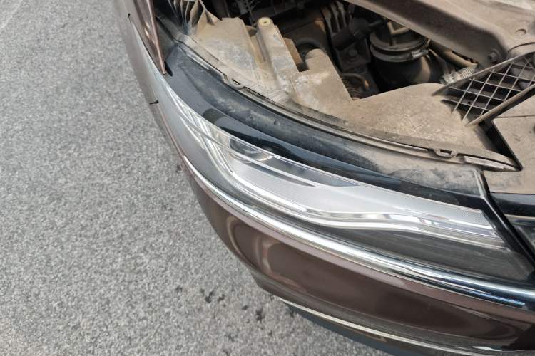 Used Roewe RX5 2016 20T Two-Wheel Drive Automatic Flagship Edition Right Front Headlight