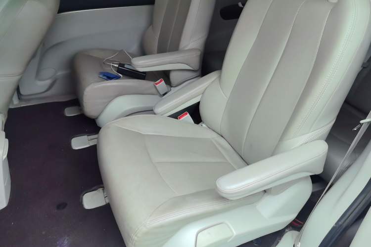 Used Buick GL8 2023 Land Executive Class Smart Enjoyment Model Left Rear Seat