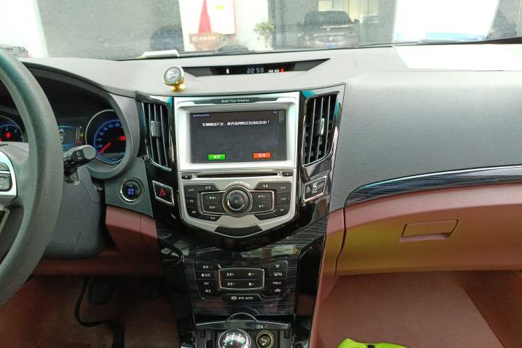 Used BYD Surui 2015 Revised Version 1.5L Manual Luxury Edition
