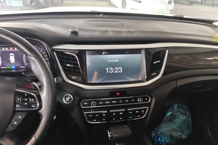 Used GAC Trumpchi GS7 2017 320T Two-Wheel-Drive Luxury Smart Connectivity Model