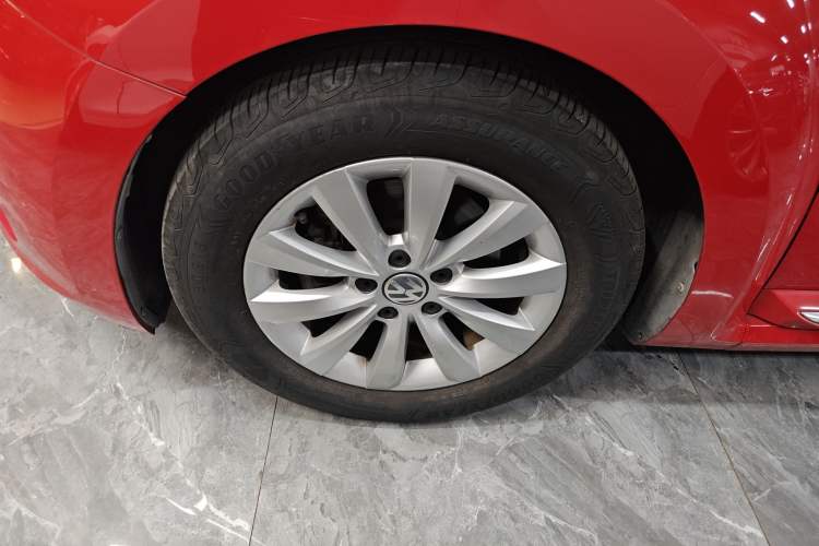 Used Volkswagen Beetle 2015 180TSI model Left Front Wheel Hub