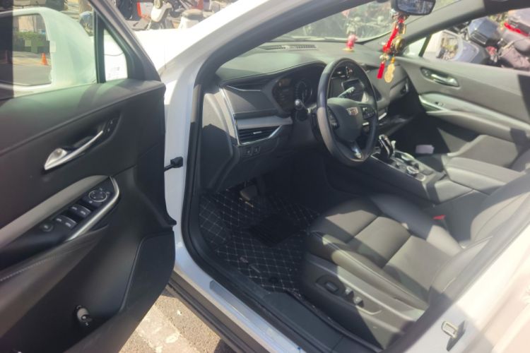 Used Cadillac XT4 2020 28T Two-Wheel-Drive Leading Version
