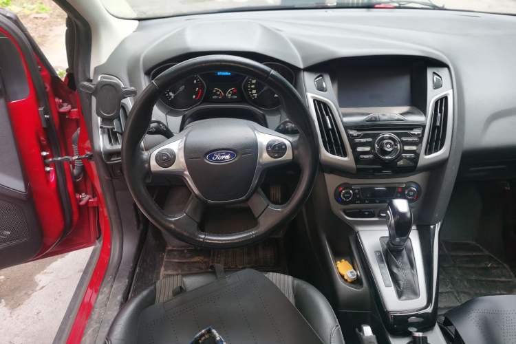 Used Ford Focus 2012 Sedan 1.6L Automatic Fashion Edition
