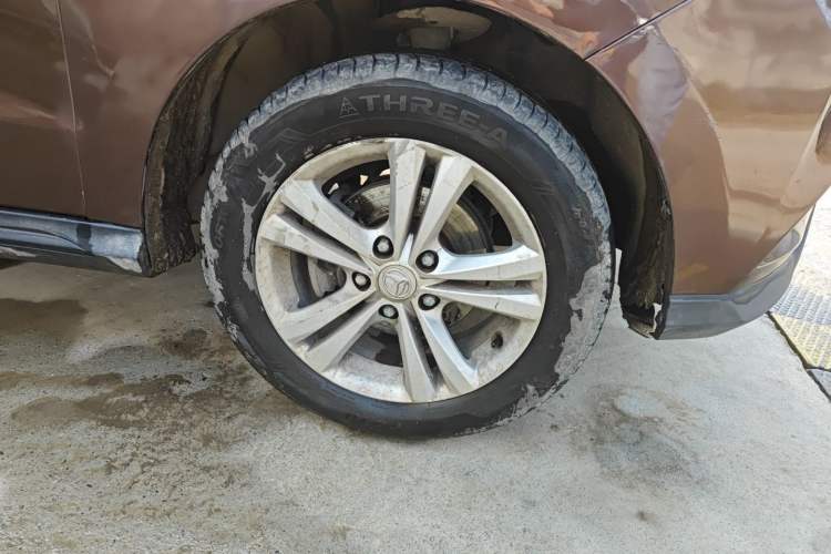 Used HYOSOW H3 2015 1.5L manual luxury version Right Front Wheel Hub