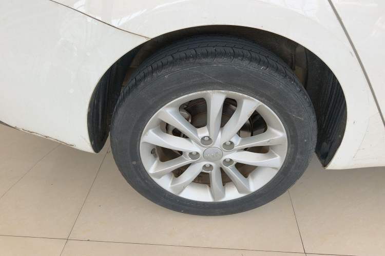Used Kia K3 2016 1.6L Automatic GL Right Rear Wheel Hub
