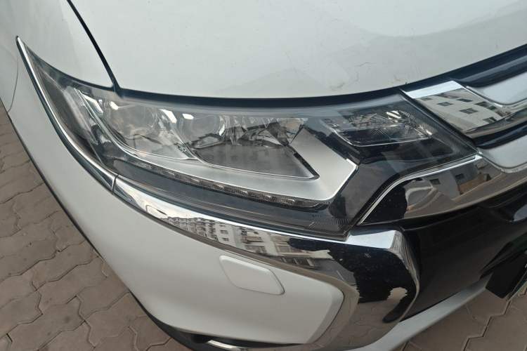 Used Mitsubishi Outlander 2018 2.4L 4x4 Prestige Edition 7 Seats Right Front Headlight