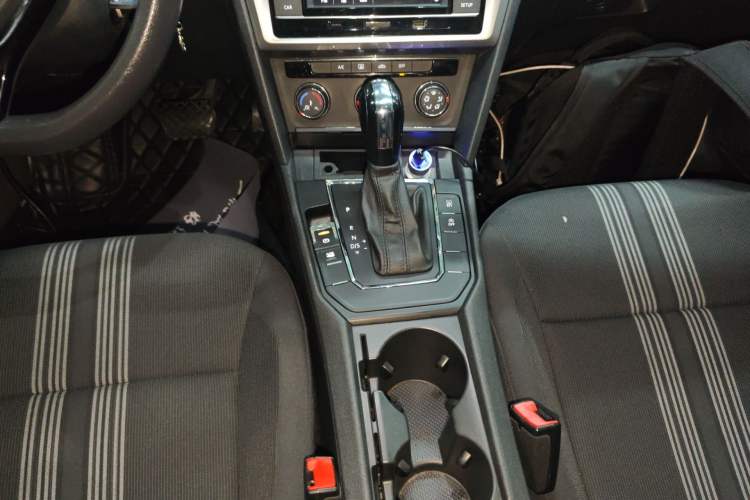 Used Volkswagen Lamando 2017 230TSI DSG Fashion Edition Gear Lever