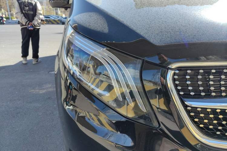 Used Mercedes-Benz Vito 2023 2.0T Elite Version 7 Seats Right Front Headlight