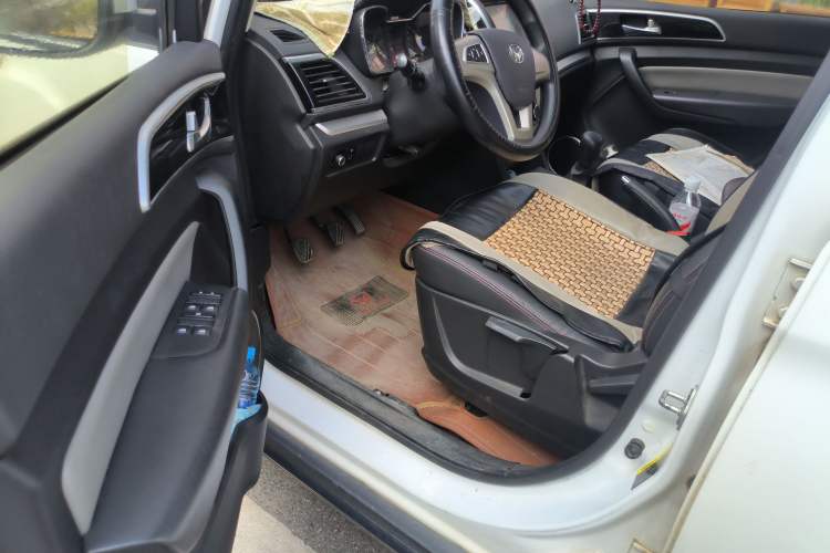 Used HYOSOW H3 2015 1.5L manual luxury version Driver Seat