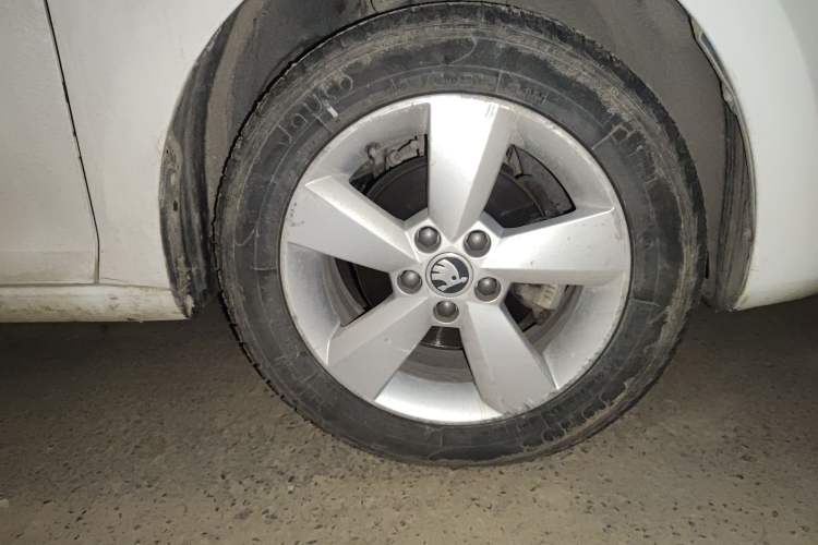 Used Skoda Rapid 2015 1.6L Automatic Smart Selection Model