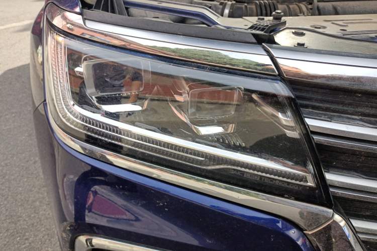 Used Roewe RX8 2018 30T Smart Connectivity Four-Wheel Drive Flagship Edition
