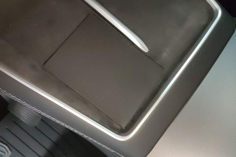 Used Tesla Model Y L 2025 Model Long-Range All-Wheel-Drive Version