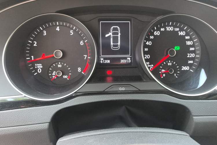 Used Volkswagen Magotan 2020 330TSI DSG Leading Model Odometer Close Up