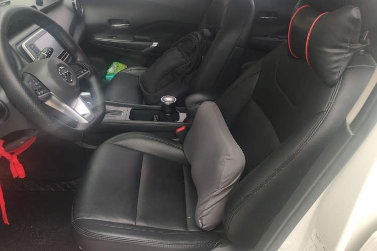 Used Nissan Kicks 2022 1.5L CVT XL Fashion Edition Left Front Seat