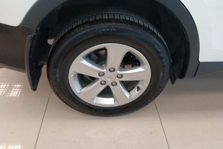 Used Toyota RAV4 2013 2.0L CVT Two-Wheel Drive Urban Edition Exterior 5