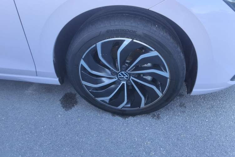 Used Volkswagen Golf 2023 280TSI DSG Pro Right Front Wheel Hub