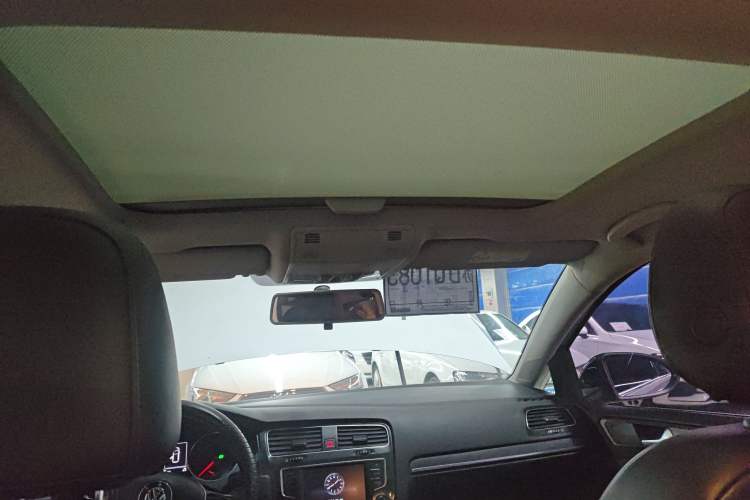 Used Volkswagen Golf 2017 1.6L Automatic Comfort Million-Vehicle Anniversary Edition