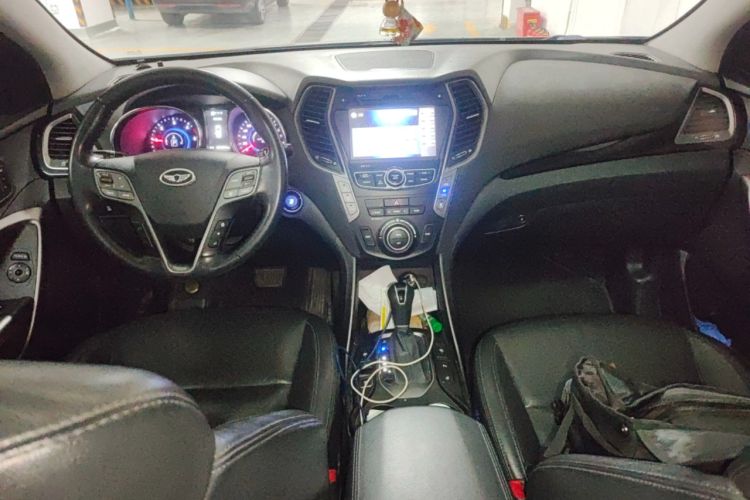 Used Hyundai Grand SantaFe 2013 2.2T 7-Seater Four-Wheel-Drive Flagship Edition Center Console